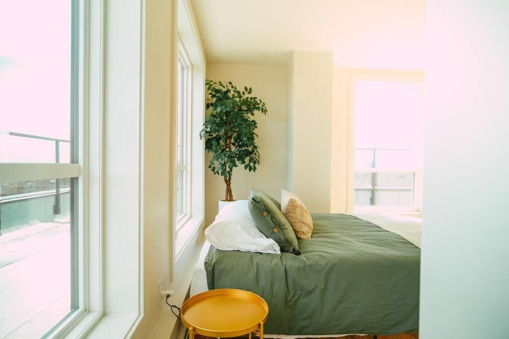 Chic Cozy Retreat - 2Br - Stunning North End Views Apartment Halifax Bagian luar foto